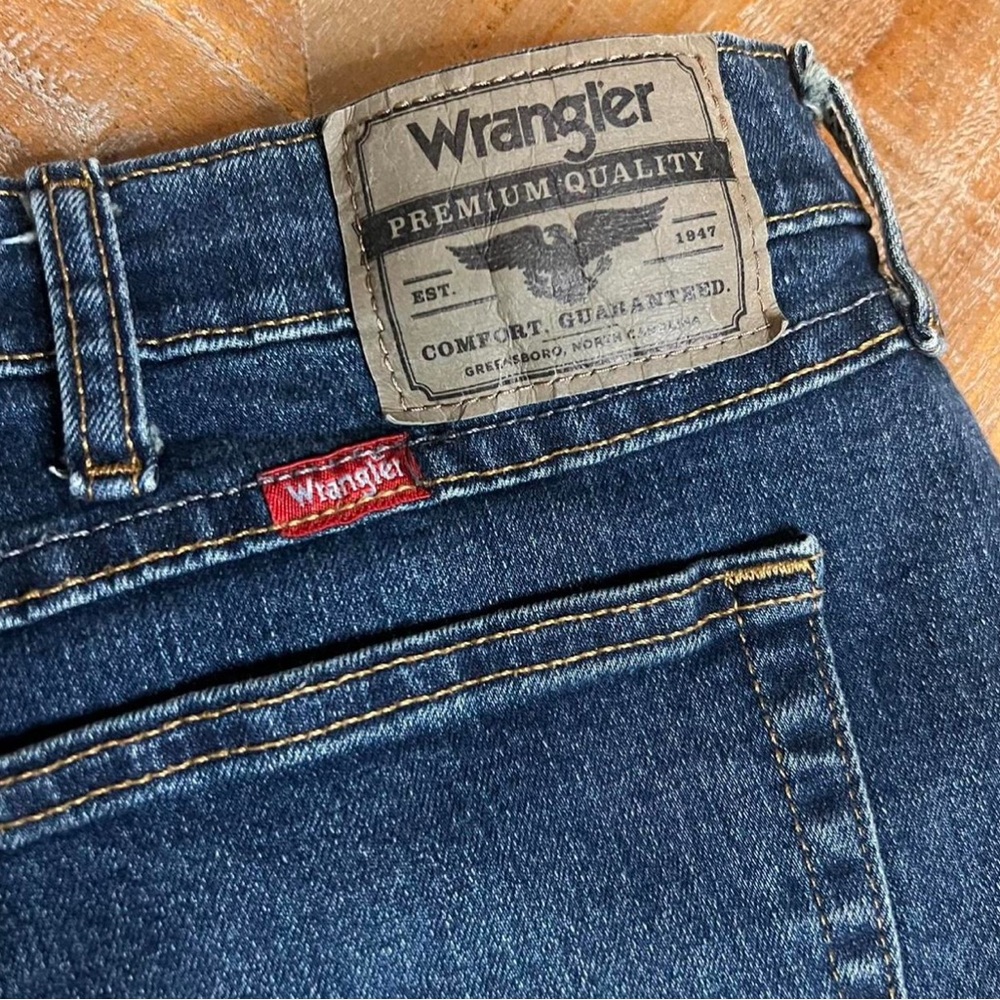 Navy blue Wrangler straight leg jeans for men 1007FXWXD Sz 38x29 - Picture 3 of 5